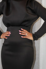 Load image into Gallery viewer, Elegant Midi Dress (Black)
