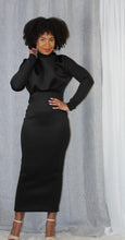Load image into Gallery viewer, Elegant Midi Dress (Black)
