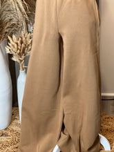 Load image into Gallery viewer, Wide Leg Sweat Pants (Mocha)
